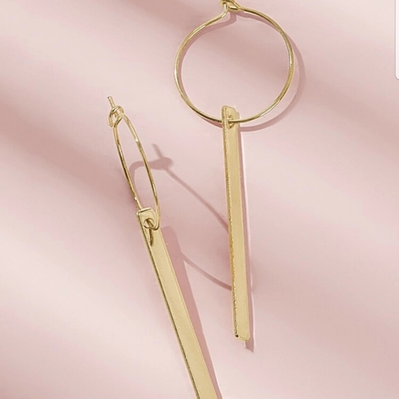 *Larissa* Bar Hoop Earrings - Picture 3 of 4